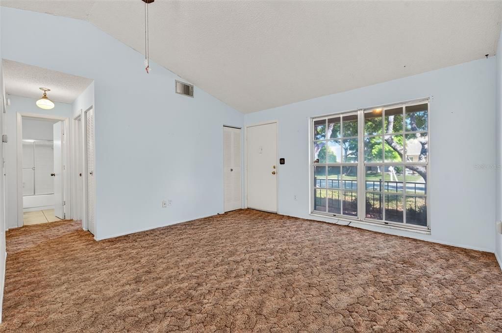 For Sale: $149,000 (2 beds, 2 baths, 1010 Square Feet)