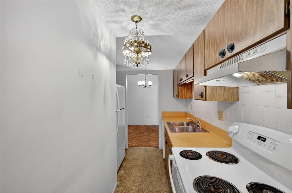 For Sale: $149,000 (2 beds, 2 baths, 1010 Square Feet)