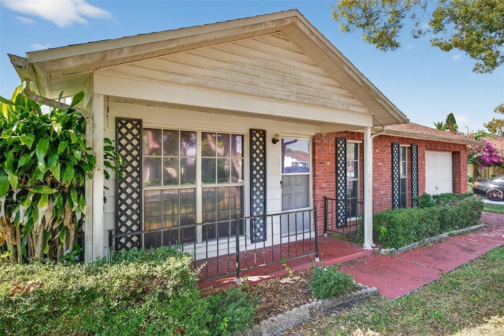 For Sale: $149,000 (2 beds, 2 baths, 1010 Square Feet)