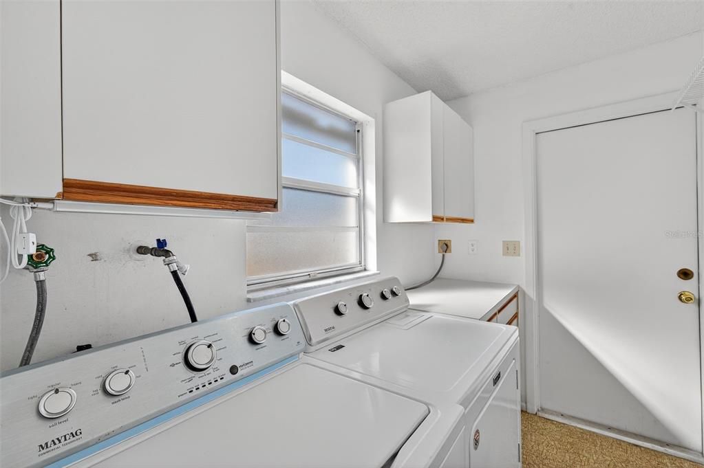 For Sale: $149,000 (2 beds, 2 baths, 1010 Square Feet)