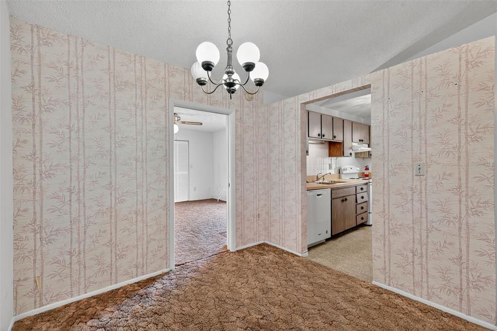 For Sale: $149,000 (2 beds, 2 baths, 1010 Square Feet)