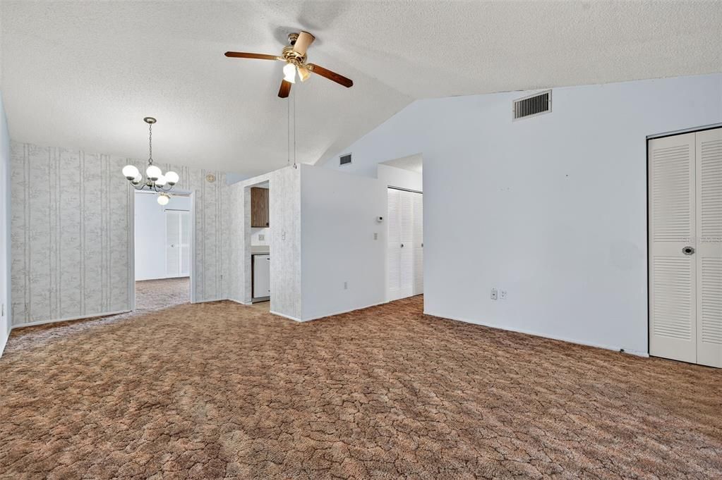 For Sale: $149,000 (2 beds, 2 baths, 1010 Square Feet)