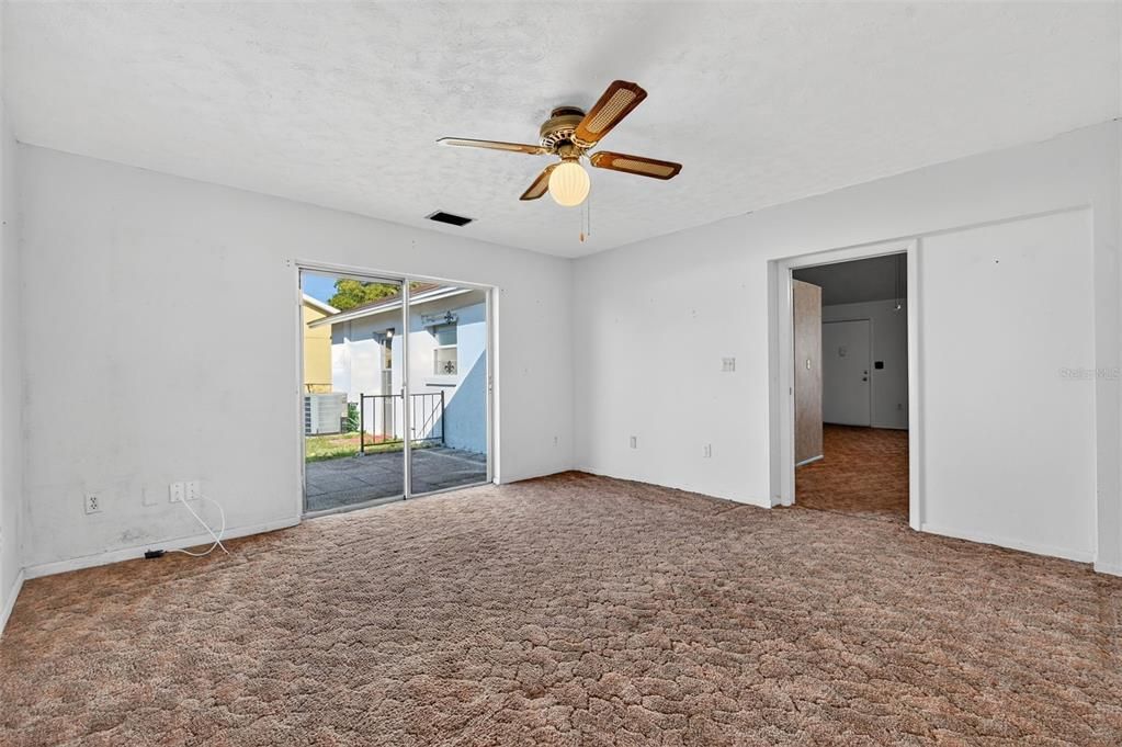 For Sale: $149,000 (2 beds, 2 baths, 1010 Square Feet)