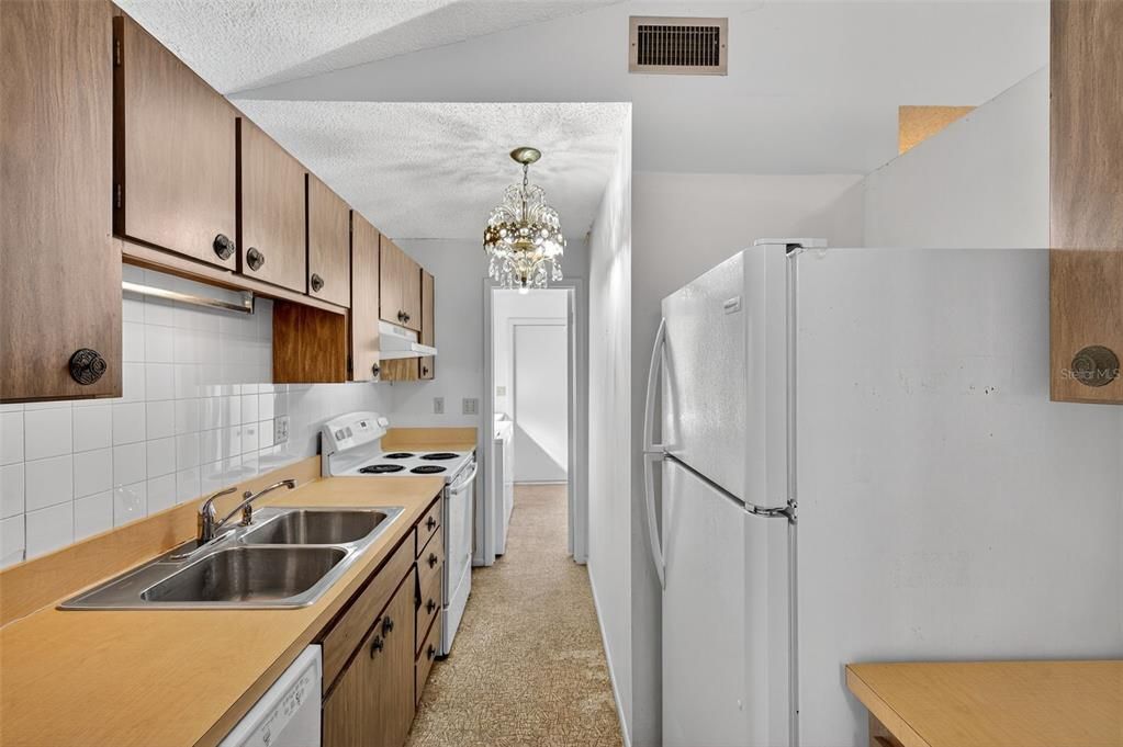 For Sale: $149,000 (2 beds, 2 baths, 1010 Square Feet)