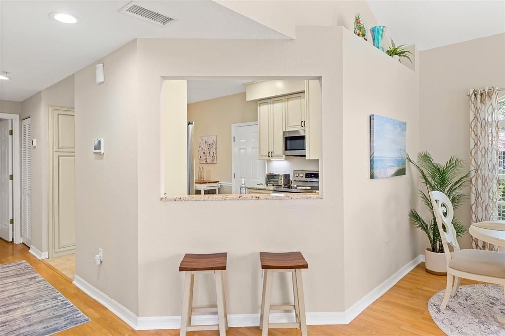 На продажу: $310,000 (2 спален, 2 ванн, 1352 Квадратных фут)