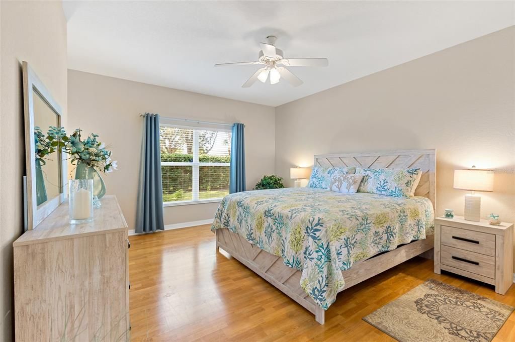 На продажу: $310,000 (2 спален, 2 ванн, 1352 Квадратных фут)