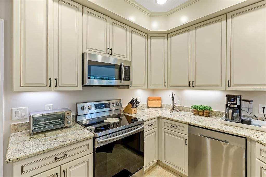 На продажу: $310,000 (2 спален, 2 ванн, 1352 Квадратных фут)