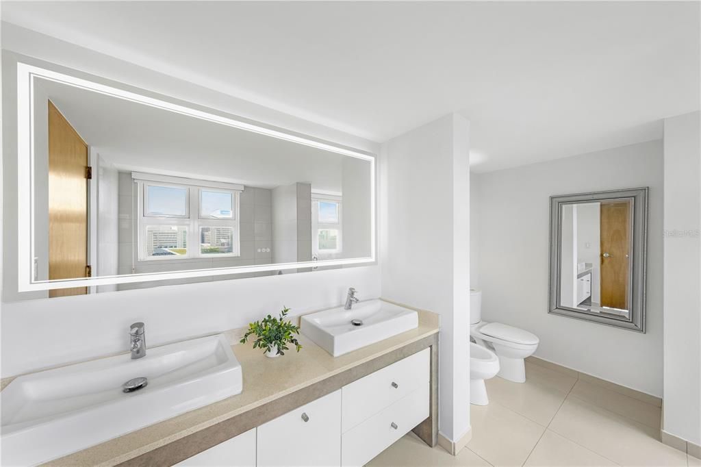 На продажу: $599,000 (2 спален, 2 ванн, 1498.19 Квадратных фут)