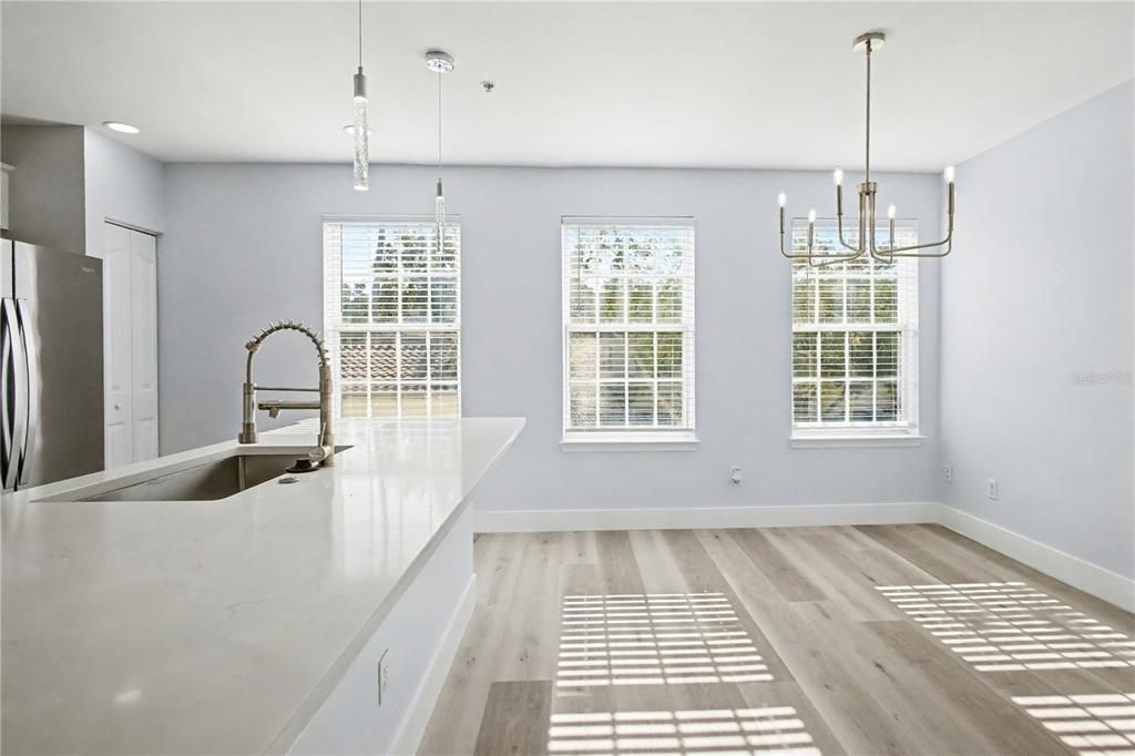 出租: $3,500 (3 贝兹, 2 浴室, 1600 平方英尺)