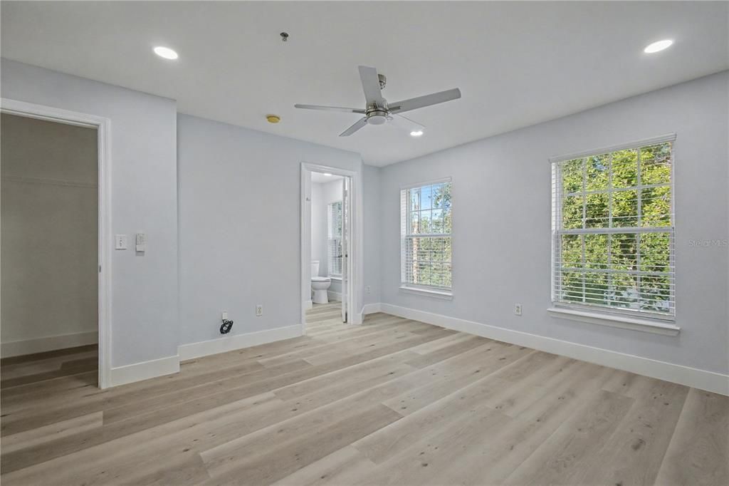 出租: $3,500 (3 贝兹, 2 浴室, 1600 平方英尺)