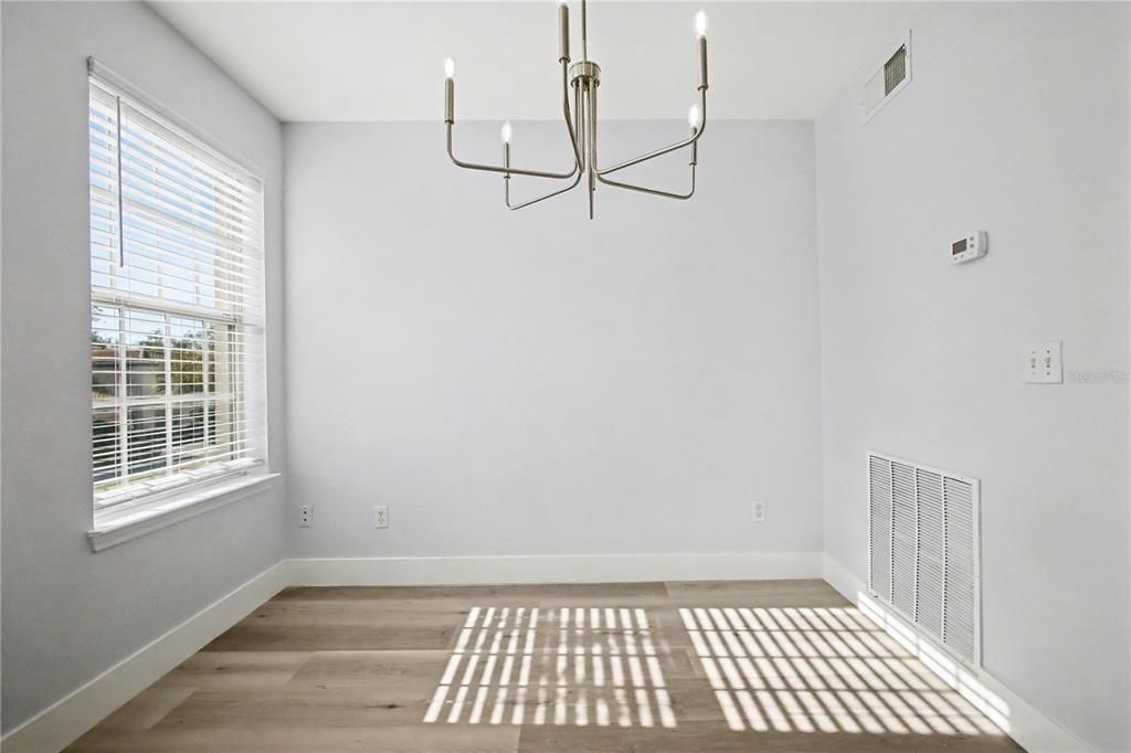 出租: $3,500 (3 贝兹, 2 浴室, 1600 平方英尺)