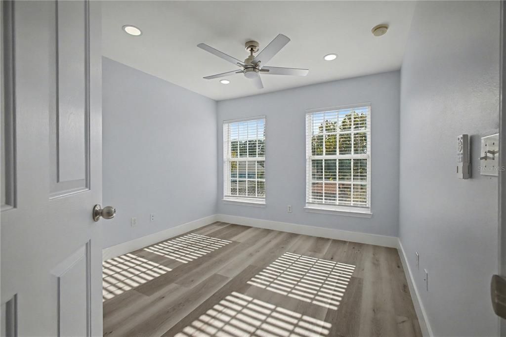 出租: $3,500 (3 贝兹, 2 浴室, 1600 平方英尺)