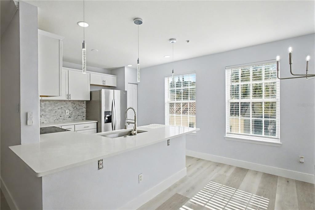 出租: $3,500 (3 贝兹, 2 浴室, 1600 平方英尺)