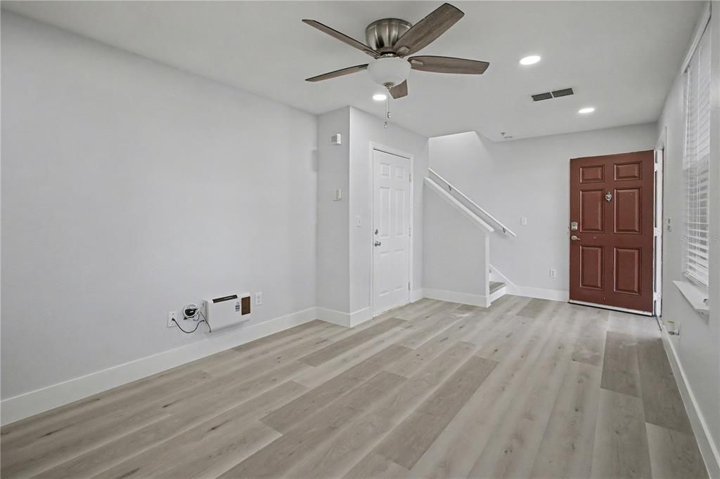 出租: $3,500 (3 贝兹, 2 浴室, 1600 平方英尺)