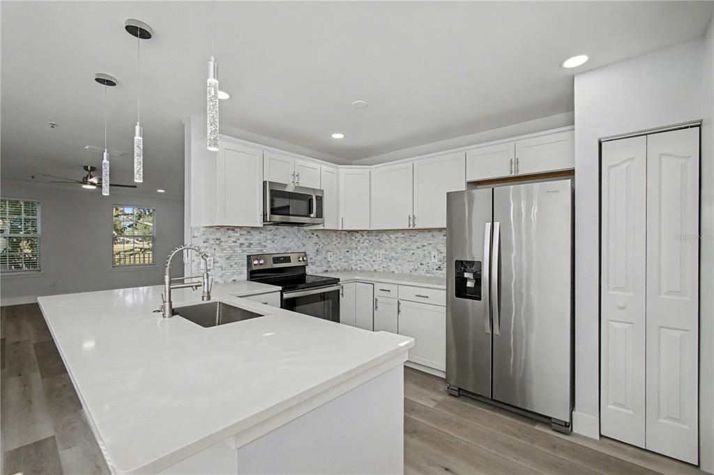 出租: $3,500 (3 贝兹, 2 浴室, 1600 平方英尺)