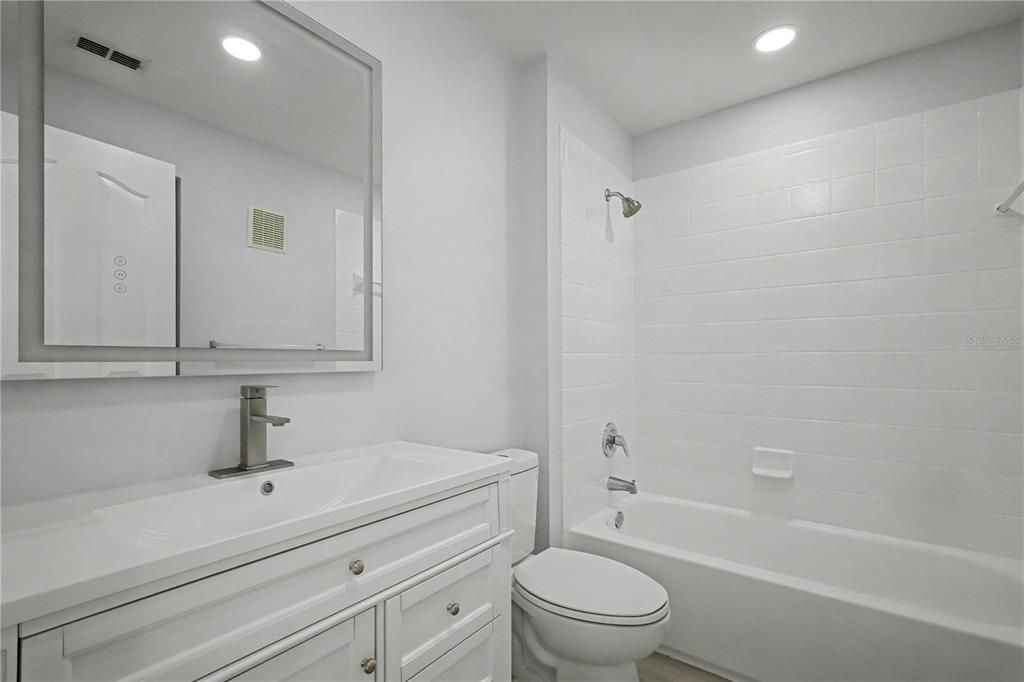 出租: $3,500 (3 贝兹, 2 浴室, 1600 平方英尺)