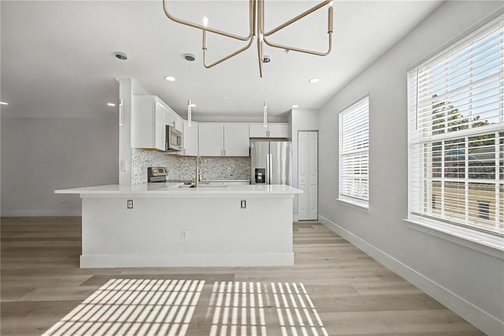 出租: $3,500 (3 贝兹, 2 浴室, 1600 平方英尺)