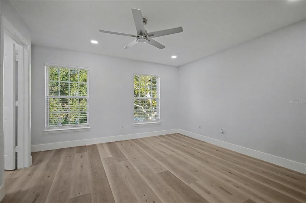 出租: $3,500 (3 贝兹, 2 浴室, 1600 平方英尺)