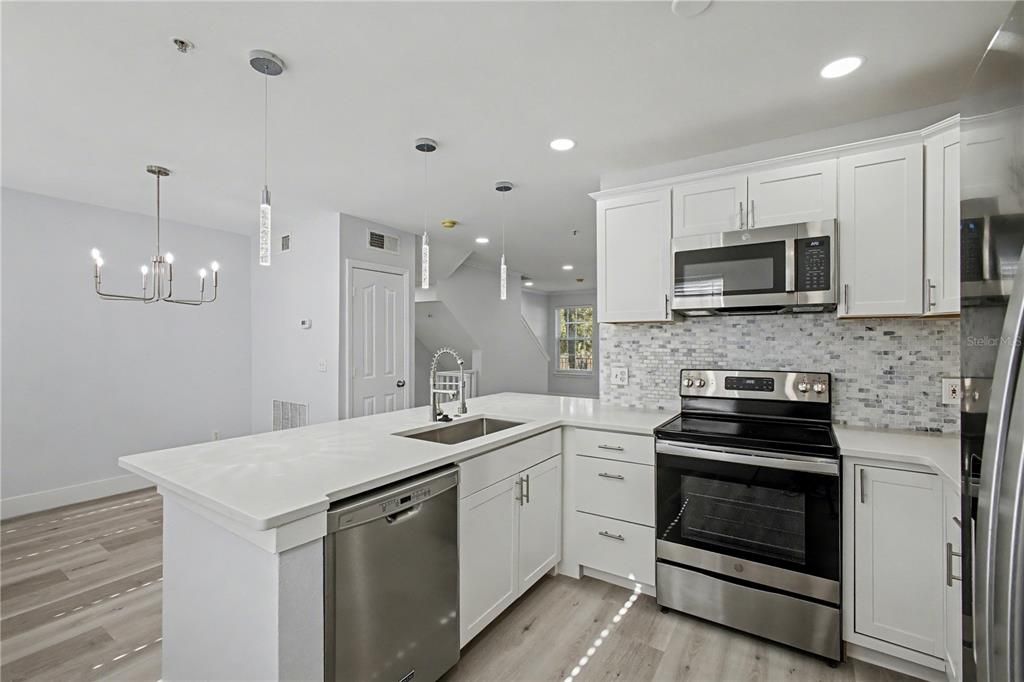 出租: $3,500 (3 贝兹, 2 浴室, 1600 平方英尺)