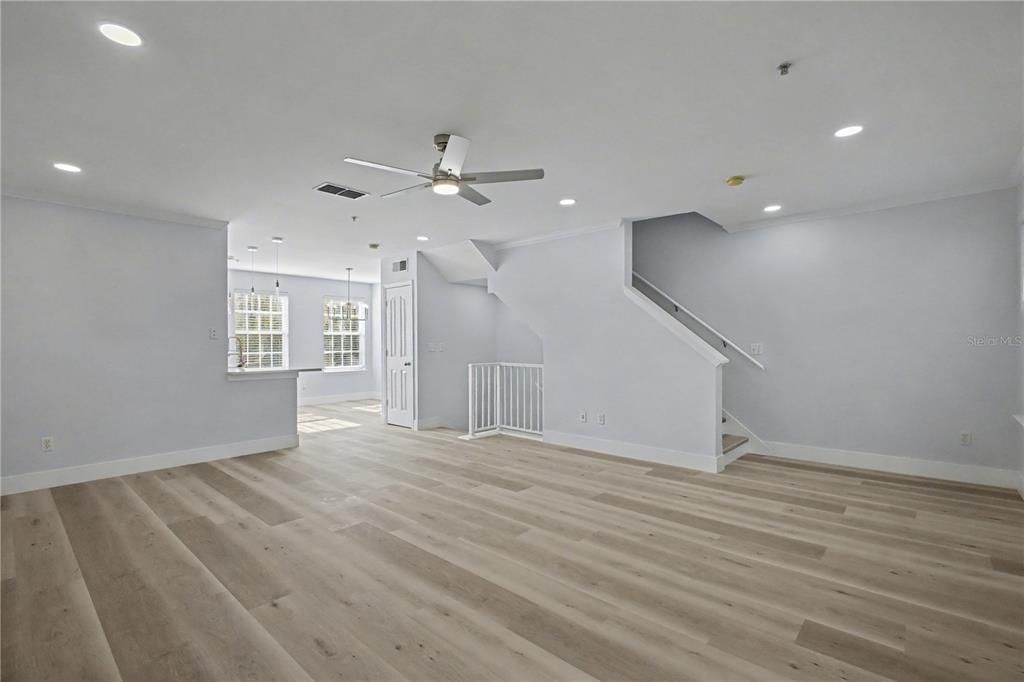 出租: $3,500 (3 贝兹, 2 浴室, 1600 平方英尺)