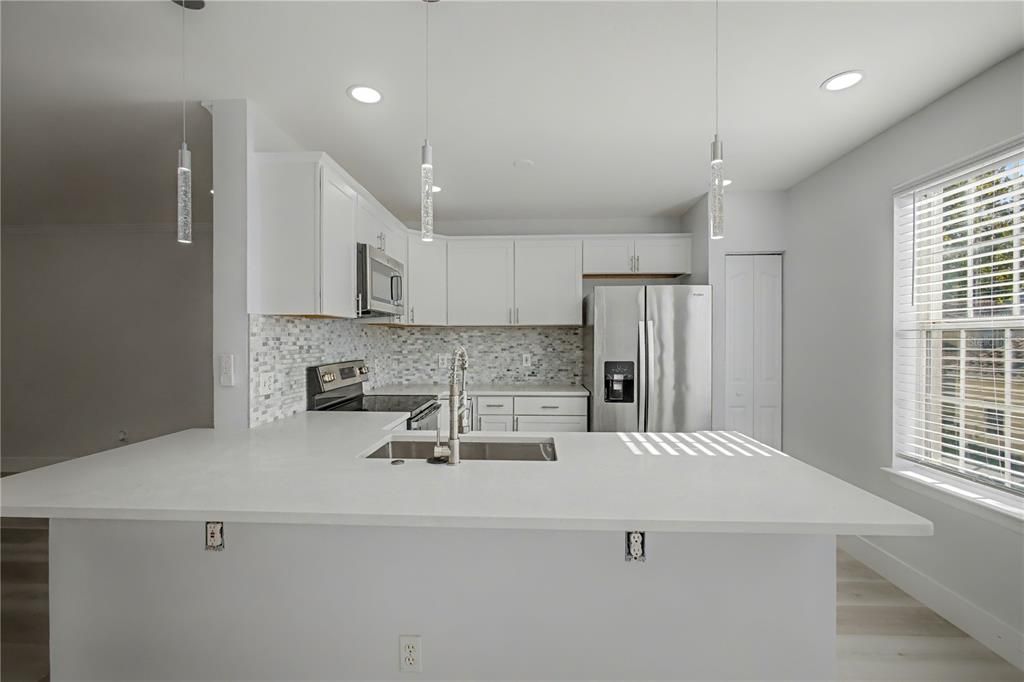 出租: $3,500 (3 贝兹, 2 浴室, 1600 平方英尺)