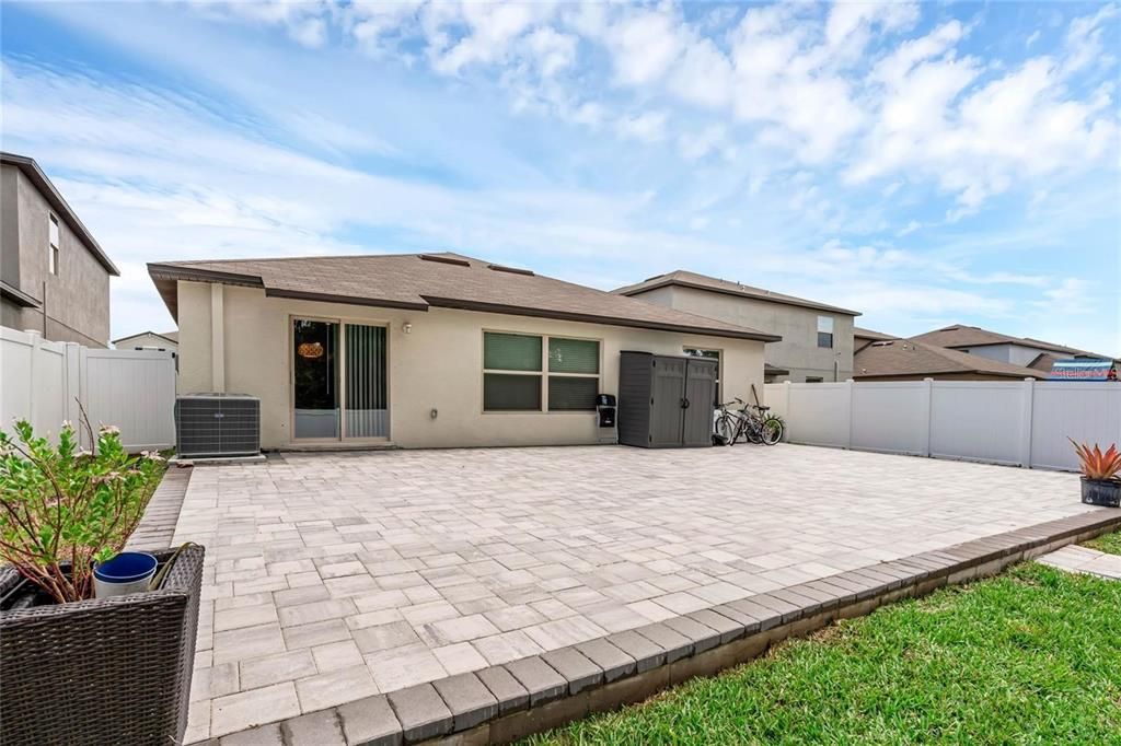 Activo con contrato: $2,700 (4 camas, 2 baños, 1935 Pies cuadrados)