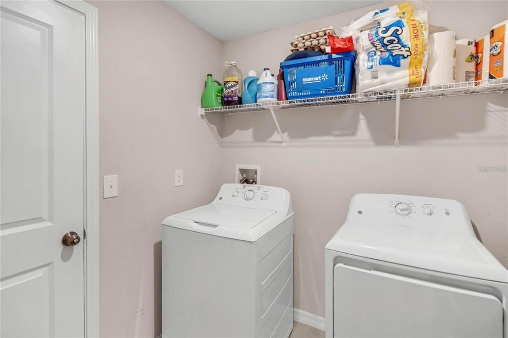 Activo con contrato: $2,700 (4 camas, 2 baños, 1935 Pies cuadrados)