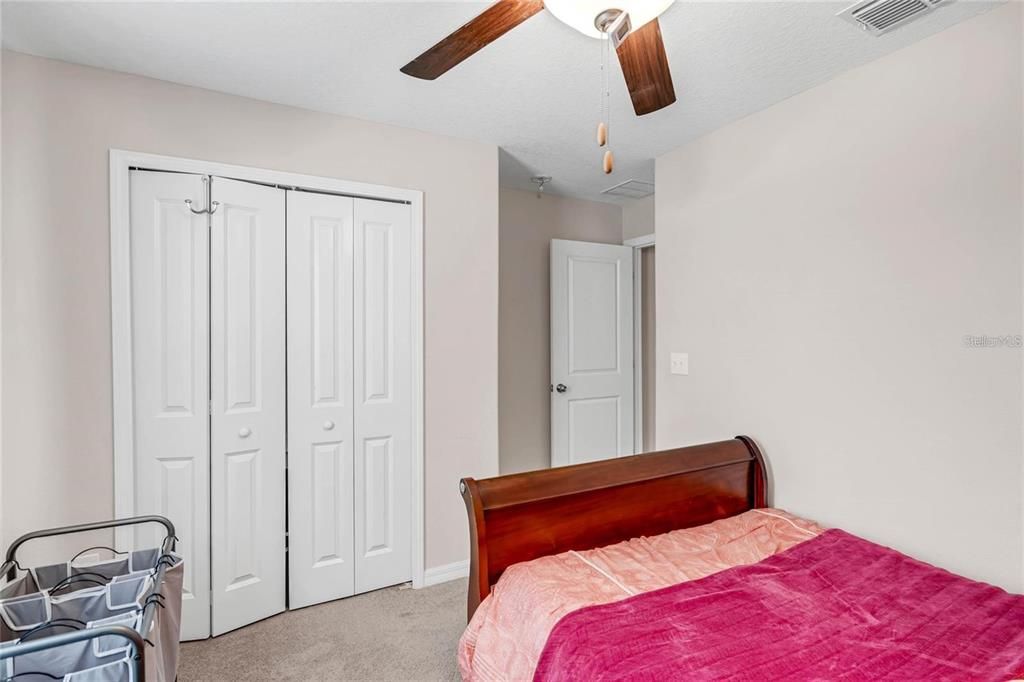 Activo con contrato: $2,700 (4 camas, 2 baños, 1935 Pies cuadrados)