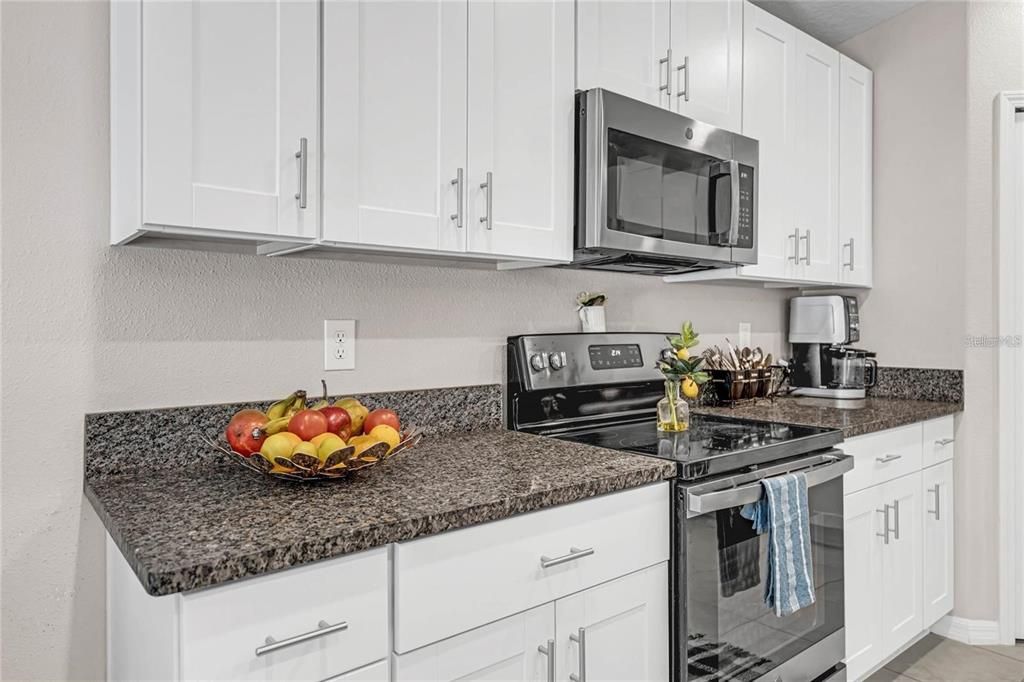 Activo con contrato: $2,700 (4 camas, 2 baños, 1935 Pies cuadrados)