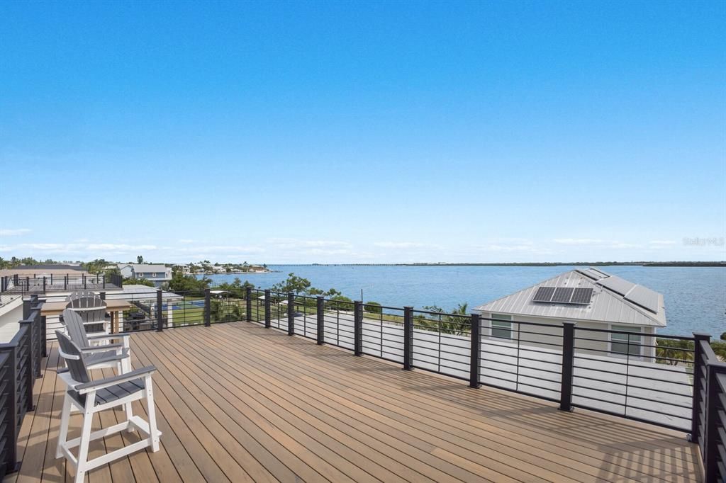 En Venta: $4,500,000 (6 camas, 5 baños, 3400 Pies cuadrados)