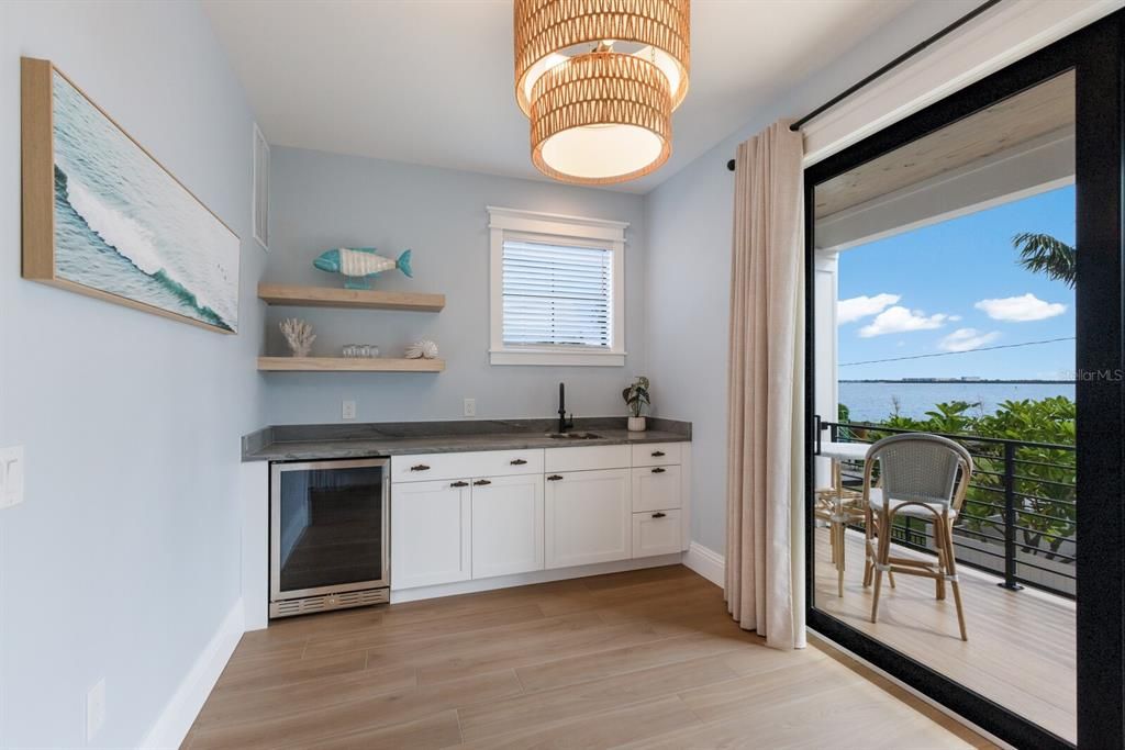 En Venta: $4,500,000 (6 camas, 5 baños, 3400 Pies cuadrados)