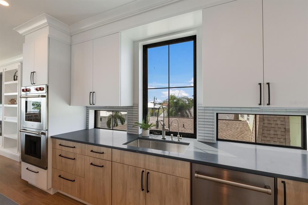 En Venta: $4,500,000 (6 camas, 5 baños, 3400 Pies cuadrados)