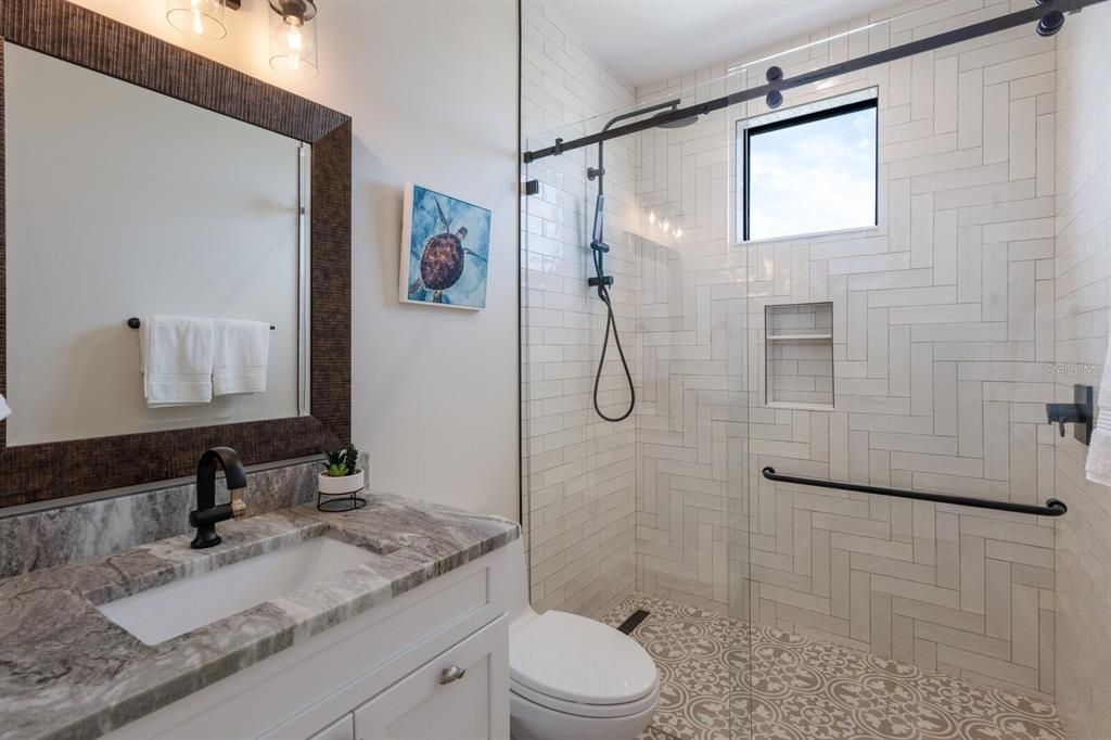 En Venta: $4,500,000 (6 camas, 5 baños, 3400 Pies cuadrados)