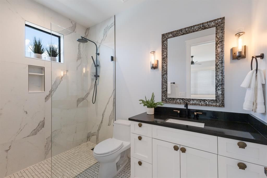 En Venta: $4,500,000 (6 camas, 5 baños, 3400 Pies cuadrados)