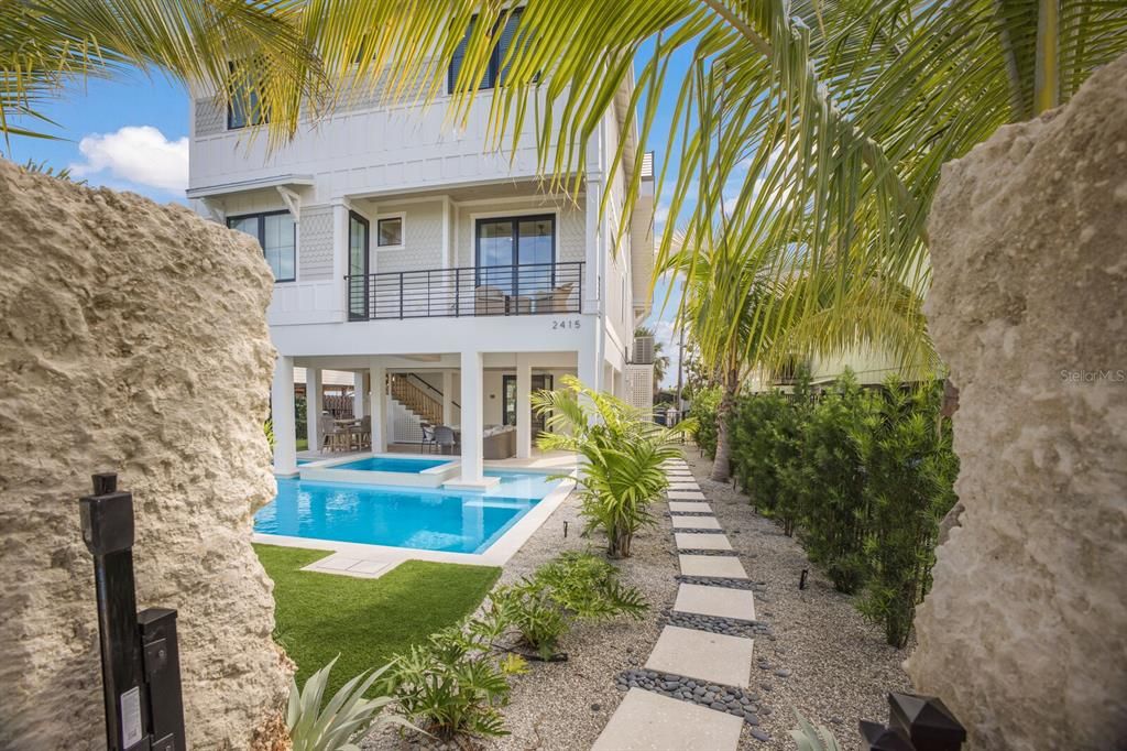 En Venta: $4,500,000 (6 camas, 5 baños, 3400 Pies cuadrados)