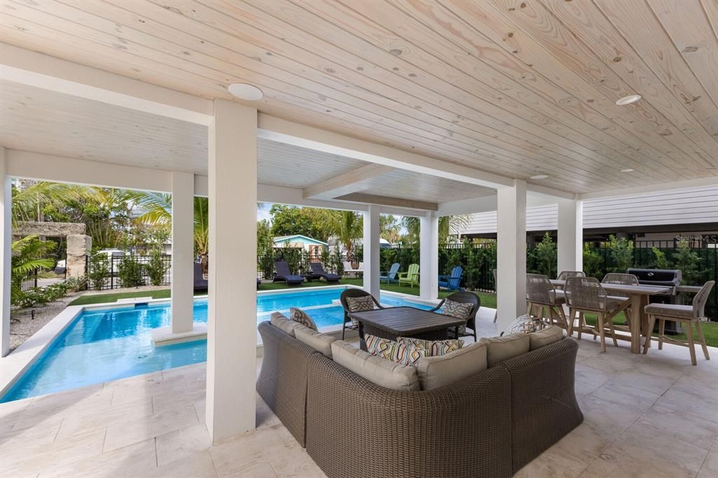 En Venta: $4,500,000 (6 camas, 5 baños, 3400 Pies cuadrados)