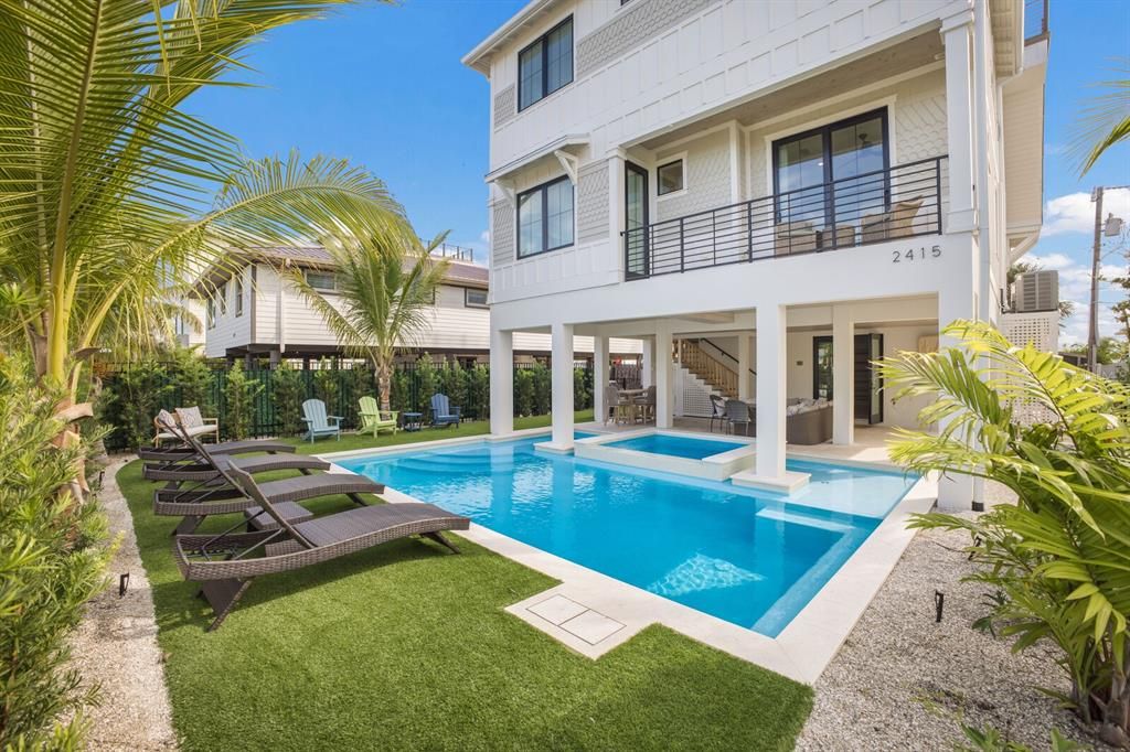 En Venta: $4,500,000 (6 camas, 5 baños, 3400 Pies cuadrados)