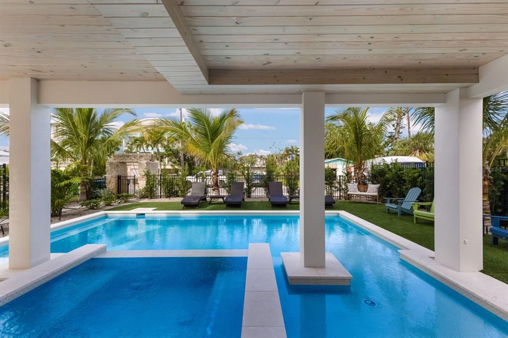 En Venta: $4,500,000 (6 camas, 5 baños, 3400 Pies cuadrados)