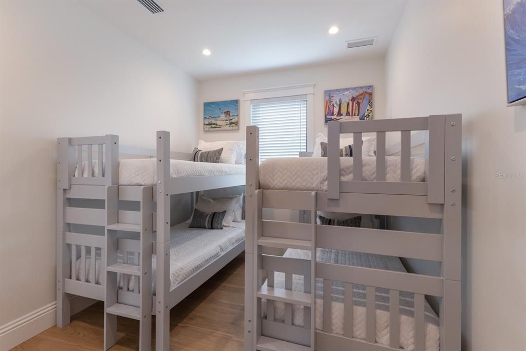 En Venta: $4,500,000 (6 camas, 5 baños, 3400 Pies cuadrados)