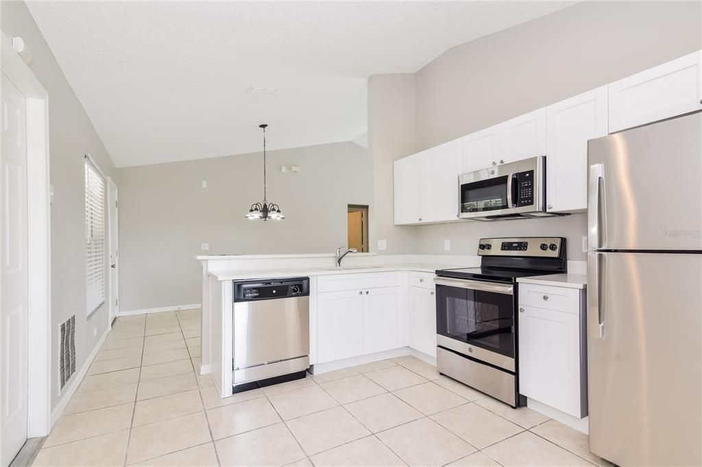 Active With Contract: $1,920 (3 beds, 2 baths, 1140 Square Feet)