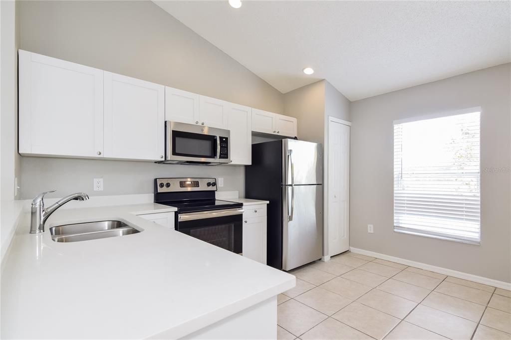 Active With Contract: $1,920 (3 beds, 2 baths, 1140 Square Feet)