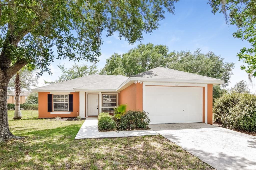 Active With Contract: $1,920 (3 beds, 2 baths, 1140 Square Feet)