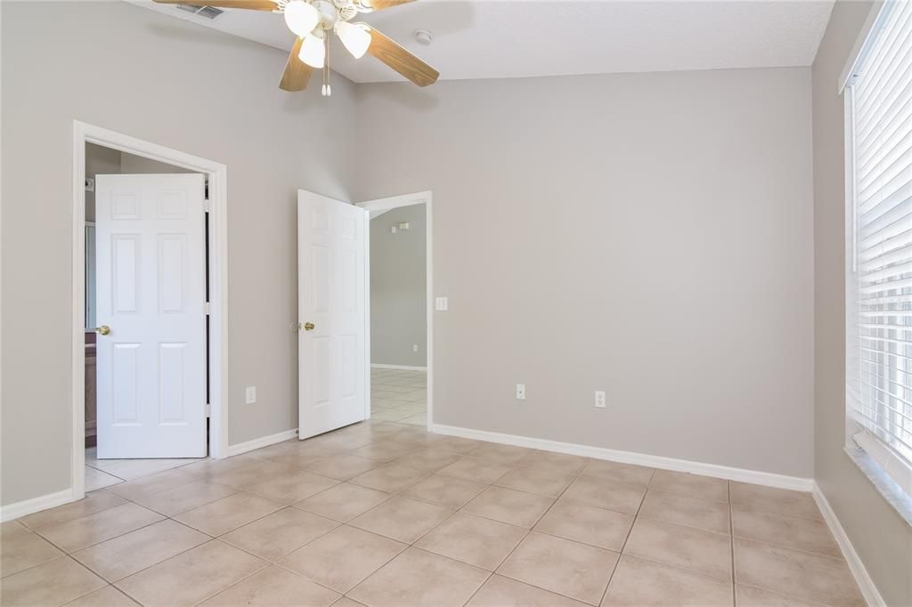 Active With Contract: $1,920 (3 beds, 2 baths, 1140 Square Feet)