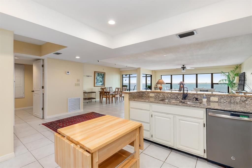 待售: $419,000 (3 贝兹, 2 浴室, 1974 平方英尺)