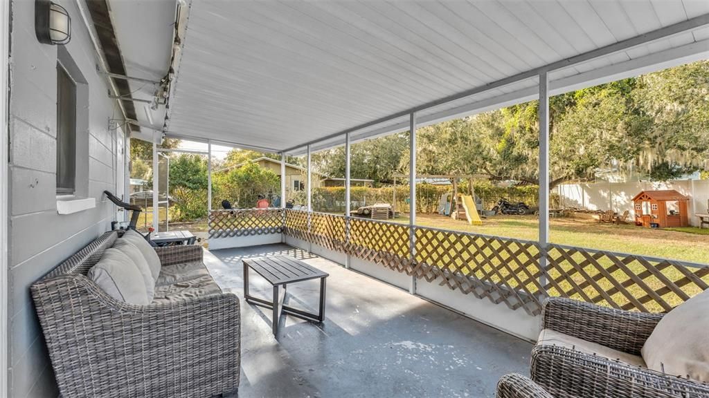 For Sale: $239,000 (3 beds, 1 baths, 1064 Square Feet)