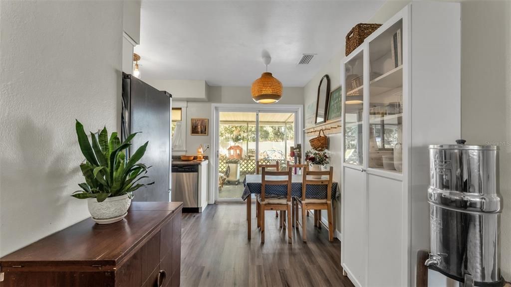 For Sale: $239,000 (3 beds, 1 baths, 1064 Square Feet)