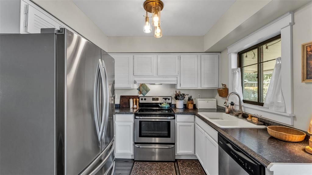 For Sale: $239,000 (3 beds, 1 baths, 1064 Square Feet)