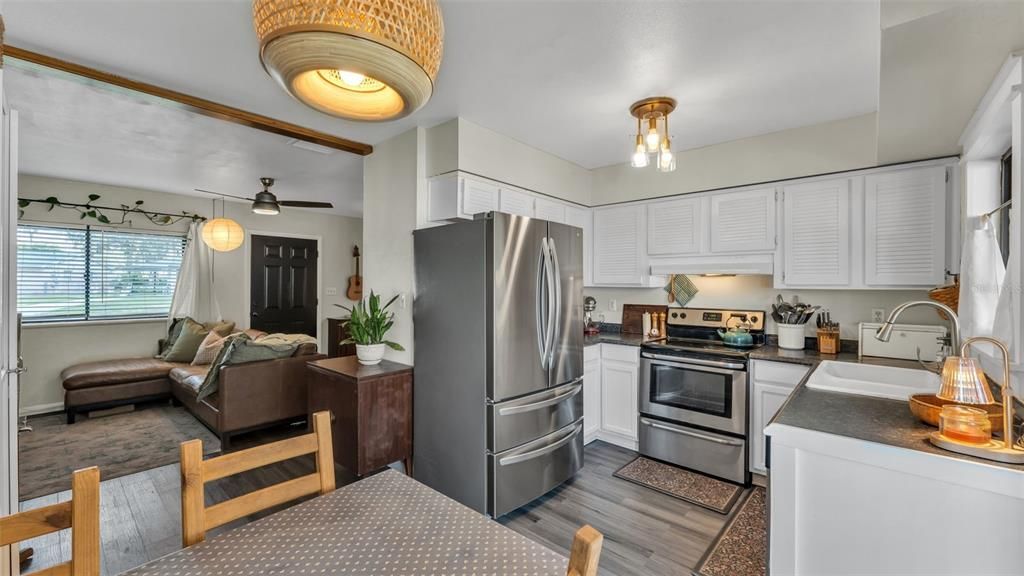 For Sale: $239,000 (3 beds, 1 baths, 1064 Square Feet)