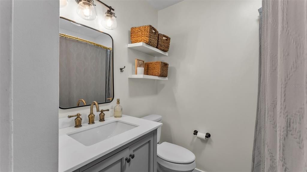 For Sale: $239,000 (3 beds, 1 baths, 1064 Square Feet)