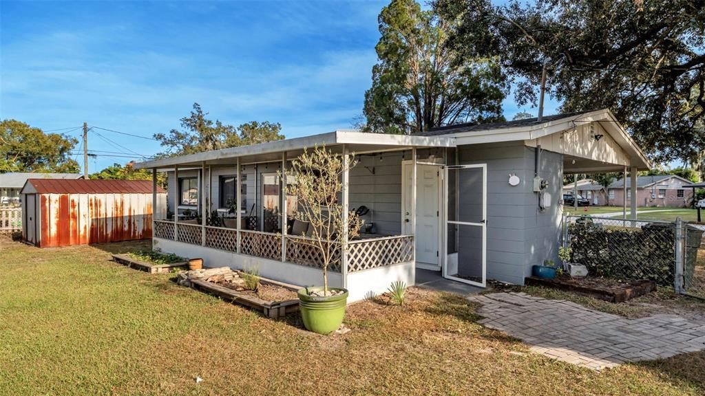 For Sale: $239,000 (3 beds, 1 baths, 1064 Square Feet)